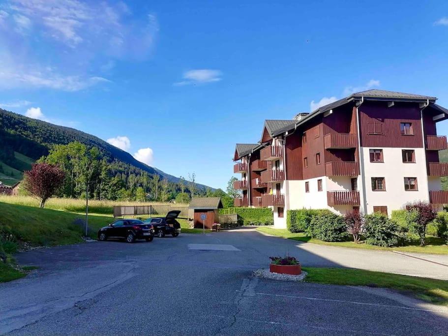 Charmant Appartement Au Pied Des Pistes De Лелекс Экстерьер фото
